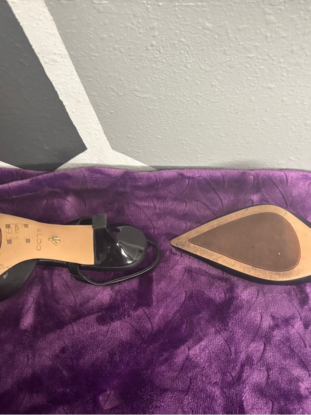Aldo Black Pointed Slingback Kitten Heels - Picture 4 of 5
